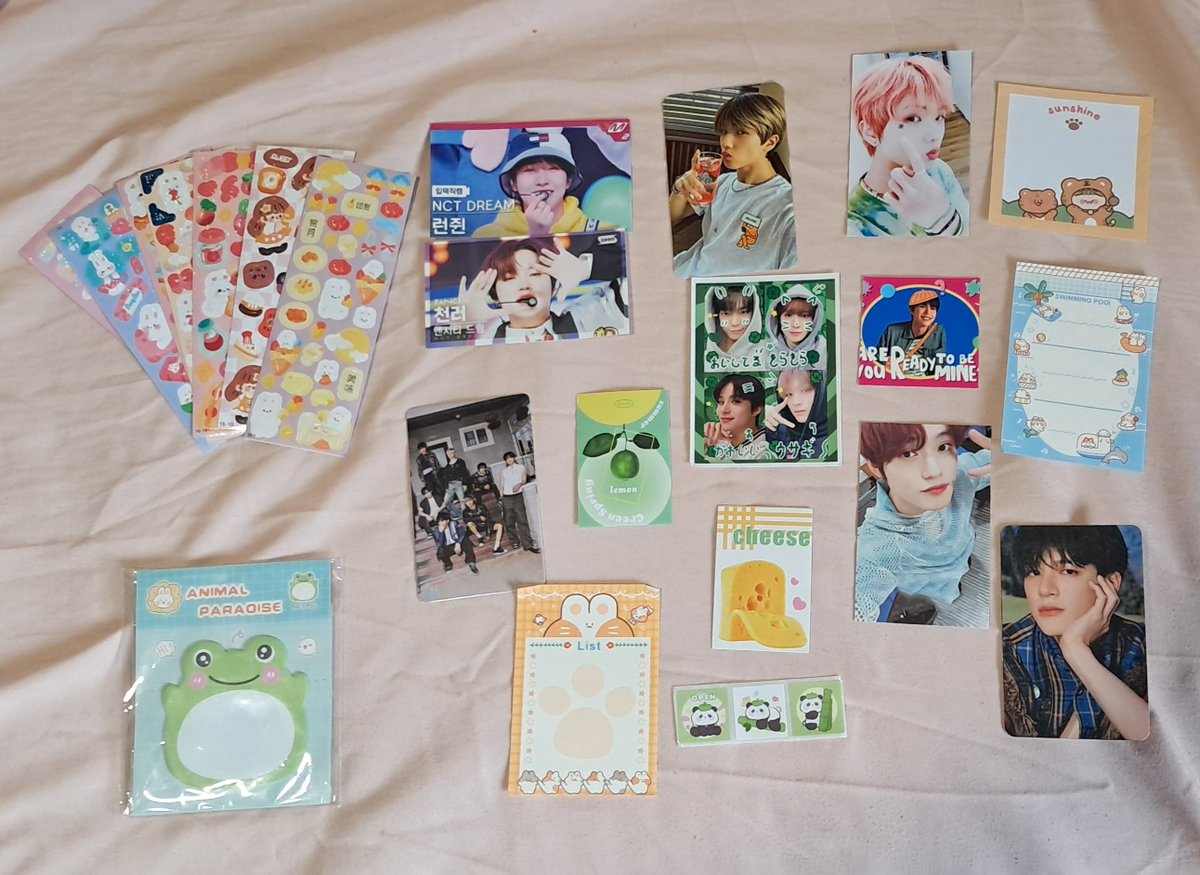 Yukhei4Ever_'s tweet photo. SUPER feedback pra @deslumi que me deixou cuidando de uma ceg do Lucas! ver esse tanto de photocard dele aqui em casa me deixa tão feliz! Chegou tudo certinho e rápido (e cheio de brindes!)

#FEEDBACK https://t.co/y0IDwe5vB0