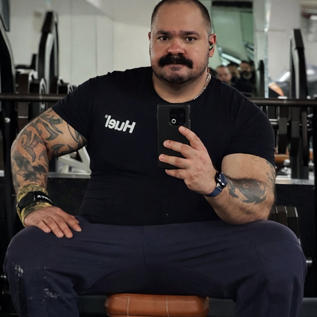 texas_hound's tweet photo. Coach Hound is in the building. You showing up for your session? #gaycoach #gaydaddy #gayroleplay #jockstrap #sir #nsfw #gaydom #tbtnsfw #gaythrowback #throwback #tbt #gayworkout #gaymuscle #powerlifter #gaybear #gaygym #musclebear #bearmuscle #beefybear https://t.co/F6rpqq15Xq