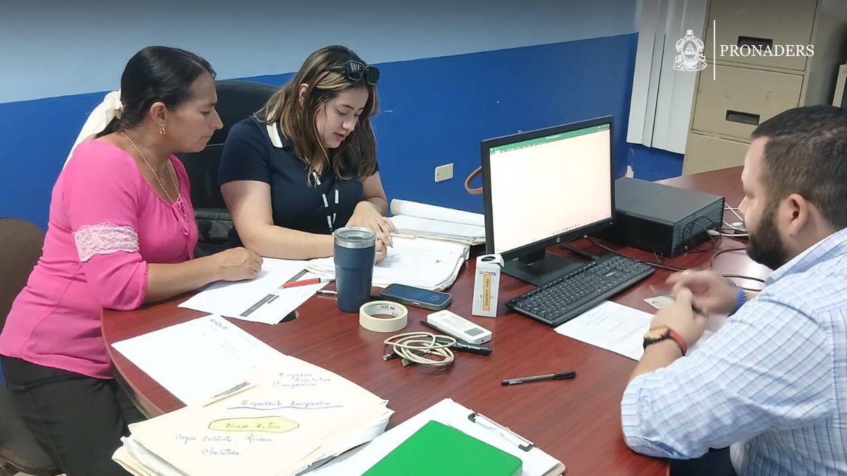 pronaders_hn's tweet photo. 📍 Choluteca.
🧩🇭🇳 #PRONADERS, junto al #INA y #SENPRENDE, avanza en la recepción de solicitudes para la conformación de #CajasRurales, fortaleciendo la organización y los servicios financieros comunitarios. 👥💰
#UnGobiernoQueHace https://t.co/mdRXw46HeZ