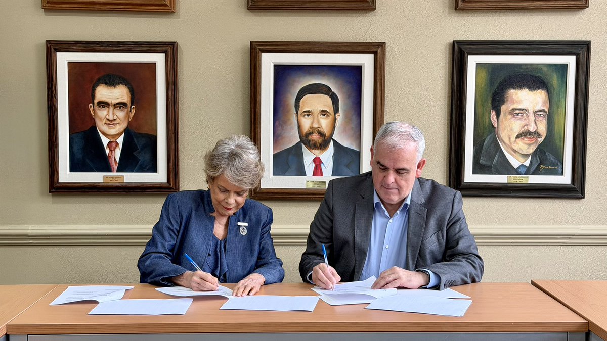 michouymau's tweet photo. Fortalecemos la formación médica para la atención de quemaduras.

Fundación Michou y Mau y @LaSalle_MX firmamos un convenio para impartir cursos de capacitación médica al alumnado de la Facultad Mexicana de Medicina, con el objetivo de fortalecer sus conocimientos. https://t.co/IAUSpDkDXM