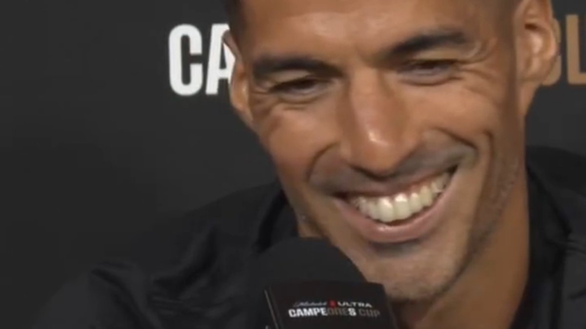 ObservadorUY's tweet photo. "No es mi camino": lo que dijo Luis Suárez ante la pregunta de si le gustaría ser director técnico de la selección uruguaya; mirá el video https://t.co/eWDjpy00jD https://t.co/rbhLdOIWmF