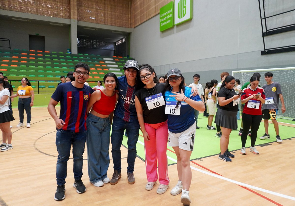 UIS's tweet photo. 💚🔥 ¡El último día del U26 Fest – Unidos por los territorios está en movimiento!

En el Coliseo UIS, la Bailatón Salud en Movimiento reúne a la comunidad en una jornada llena de energía, música y actividad física. 💃🕺

¡Seguimos disfrutando este cierre del U26 Fest! 🙌

#U26Fest #AcademiaUIS