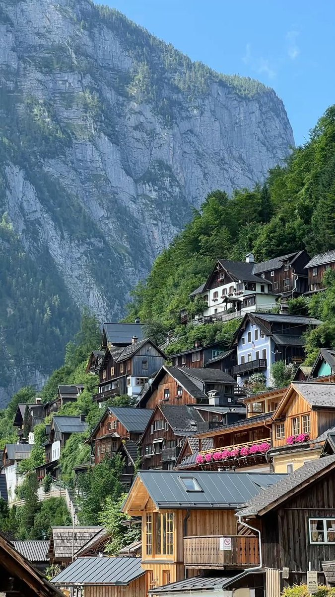 reminiscinbby's tweet photo. Hallstatt, Austria https://t.co/OG1JhCnVZx