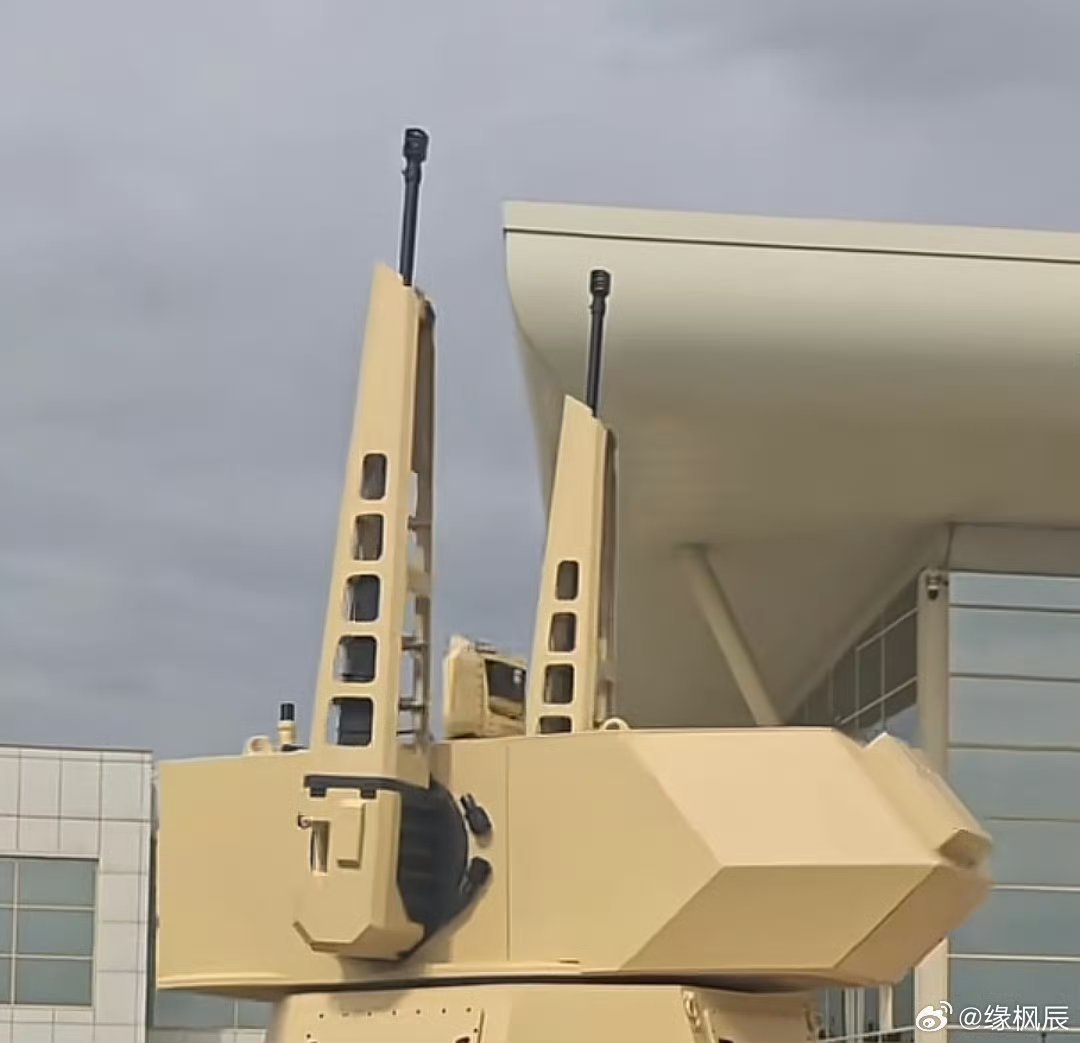 kaskaide1's tweet photo. 🇨🇳Some New Chinese truck-mounted air defense system featuring twin 30 mm autocannons with 90° Elevation. https://t.co/vKKkbRsg3r