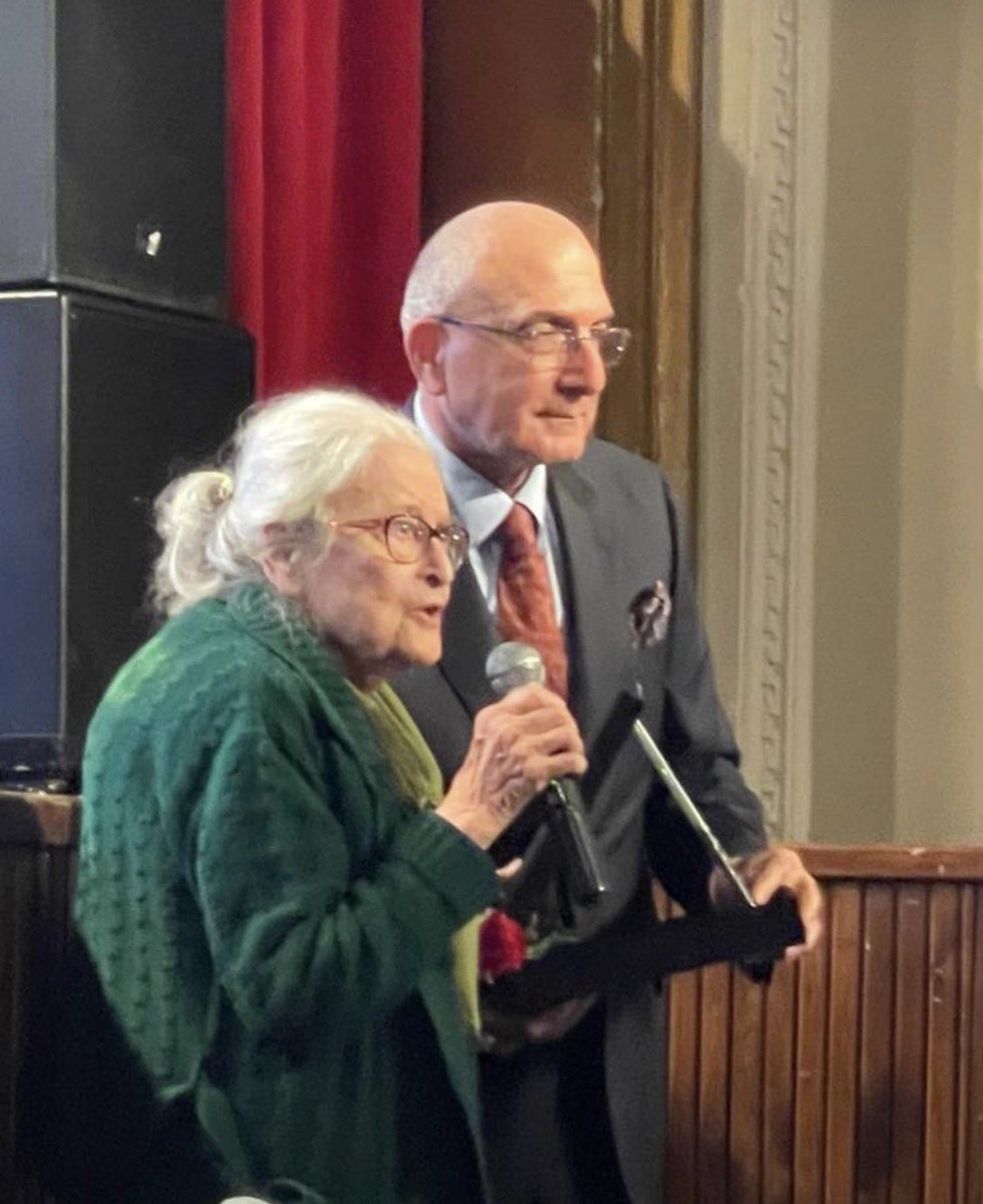 AdemSozuer's tweet photo. "İnatla umutluyum bu bir yaşam felsefesi"
Prof. Dr. İona Kuçuradi

13.Uluslararası Suç ve Ceza Film Festivalinde @USCFF Akademik onur ödülü takdim ettiğimiz hocamız vefat etti. Çalışmaları da  ve şahsiyeti de yüksek nitelikteydi.
Eserleriyle yaşayacaktır.. https://t.co/pFotJkuH6f