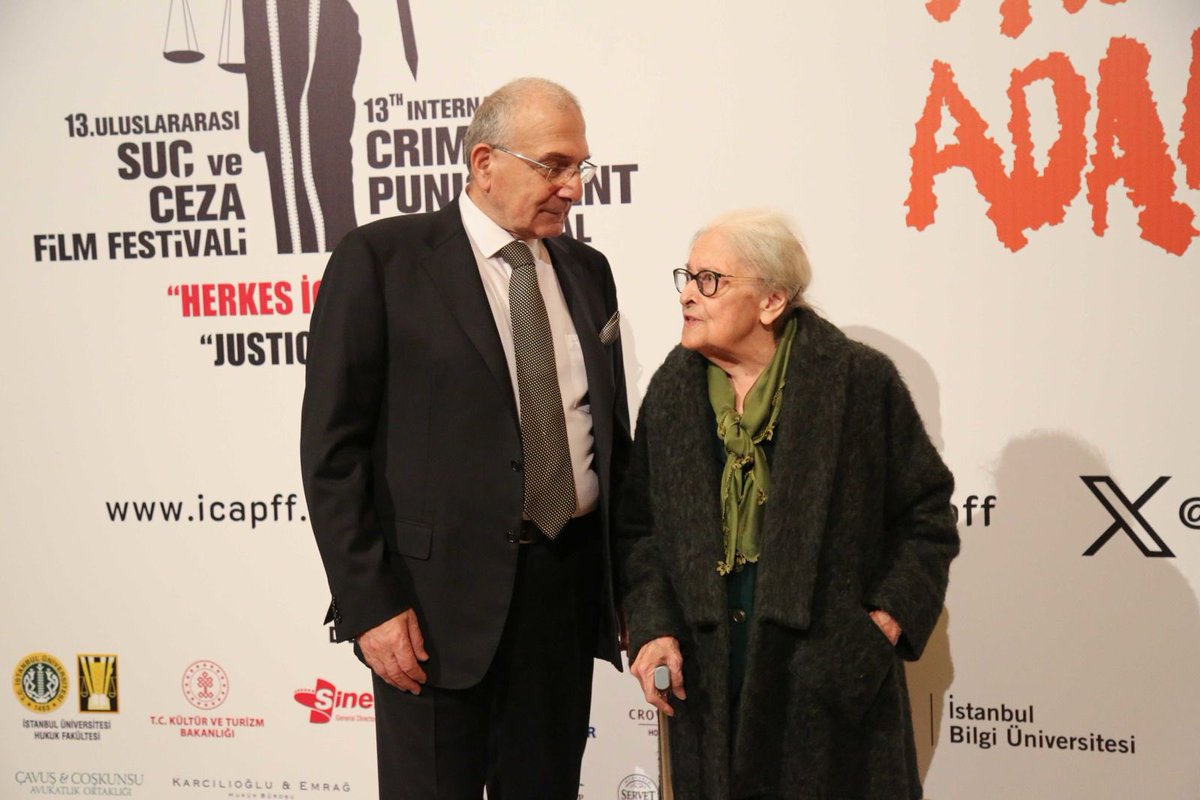 AdemSozuer's tweet photo. "İnatla umutluyum bu bir yaşam felsefesi"
Prof. Dr. İona Kuçuradi

13.Uluslararası Suç ve Ceza Film Festivalinde @USCFF Akademik onur ödülü takdim ettiğimiz hocamız vefat etti. Çalışmaları da  ve şahsiyeti de yüksek nitelikteydi.
Eserleriyle yaşayacaktır.. https://t.co/pFotJkuH6f