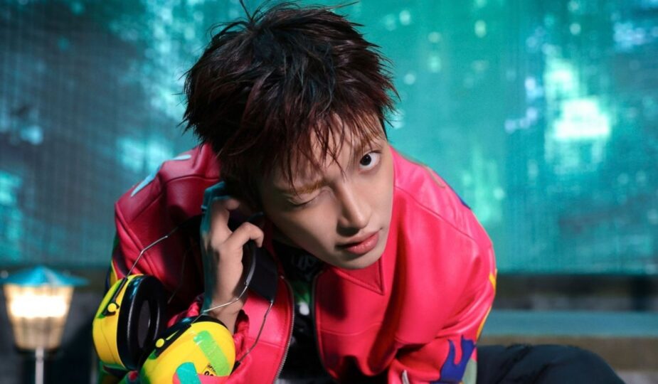 hitmagazine_br's tweet photo. HONGJOONG, do ATEEZ (@ATEEZofficial), faz história e estreia como DJ solo sob o nome NO1 no EDC Korea:

https://t.co/qXFaAROJax

#HONGJOONG #ATEEZ #EDCKOREA https://t.co/lC2Z1Fy0FK