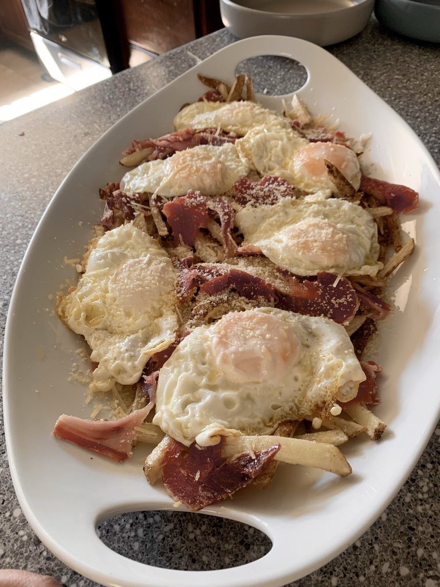 melanyroman's tweet photo. Mi hermana hizo huevos rotos ✨ una cosaaaaaaa 🤩 https://t.co/OQ5v374ktk
