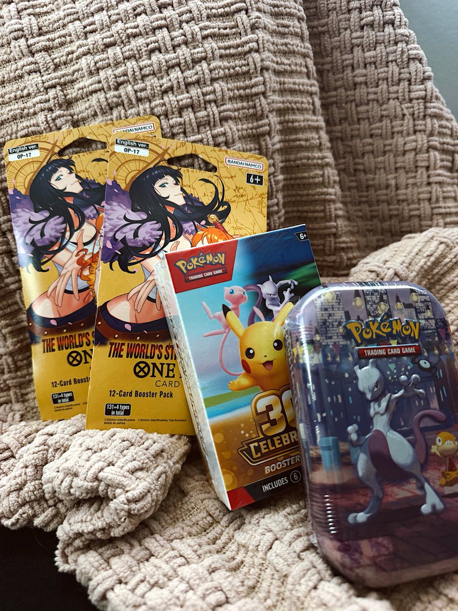 Pokepearlie's tweet photo. a little best buy action 👻 what yall get 👀 https://t.co/5VQT6Wq0Zp
