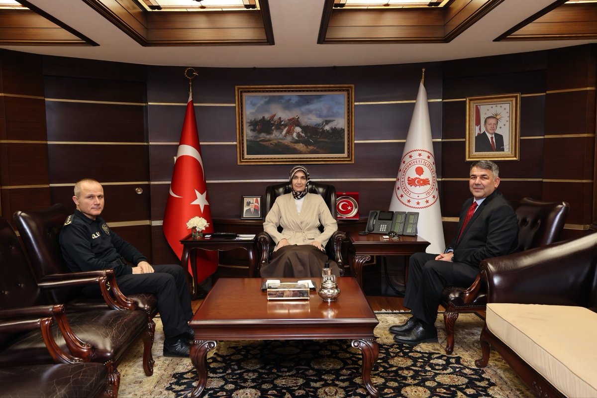 kubrayigitbasi's tweet photo. Son kararname ile yeni görevlerine atanan Emniyet Genel Müdürlüğü Özel Güvenlik Denetleme Başkanı Sayın Onur Karaburun ve Personel Başkanı Sayın Murat Türesin ile Bakanlığımızda bir araya geldik.

Kendilerine yeni görevlerinde başarılar diliyor, ziyaretleri için teşekkür ediyorum. 🇹🇷