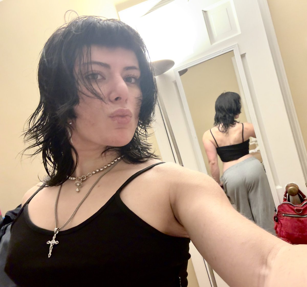 ekduein's tweet photo. low quality no makeup idgaf https://t.co/La8Q0PJS4e