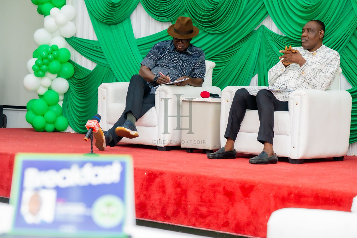 senlokpobiri's tweet photo. PHOTO NEWS:

Minister of State for Petroleum Resources (Oil), Sen. Heineken Lokpobiri, engages Bayelsa journalists on petroleum reforms, production growth, renewed investments and subsidy removal. https://t.co/0kYuXFEfkf