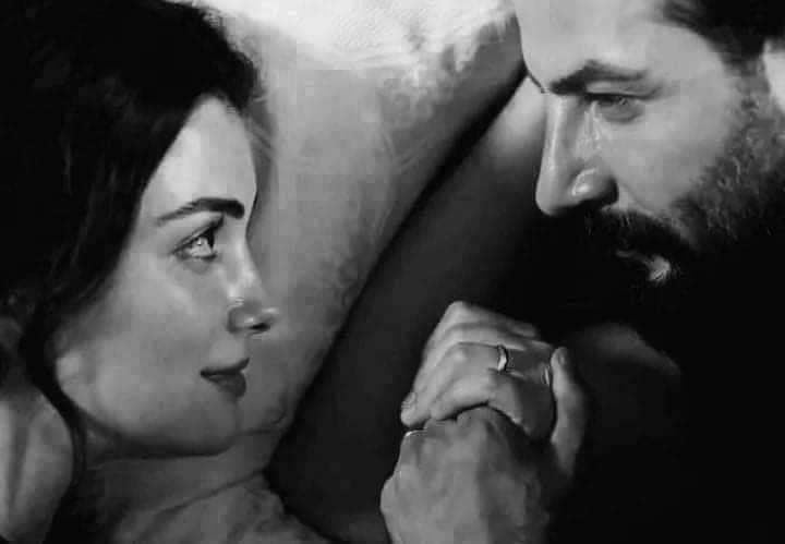 shajandrops's tweet photo. وهبتُكَ من قلبِي نبضاً
وجِئتنِي بِـ رحيقِ الحياةِ عمراً ..♡
.
.
#شجنيّات
#قطرات_شجن https://t.co/iq9UhHyPoZ