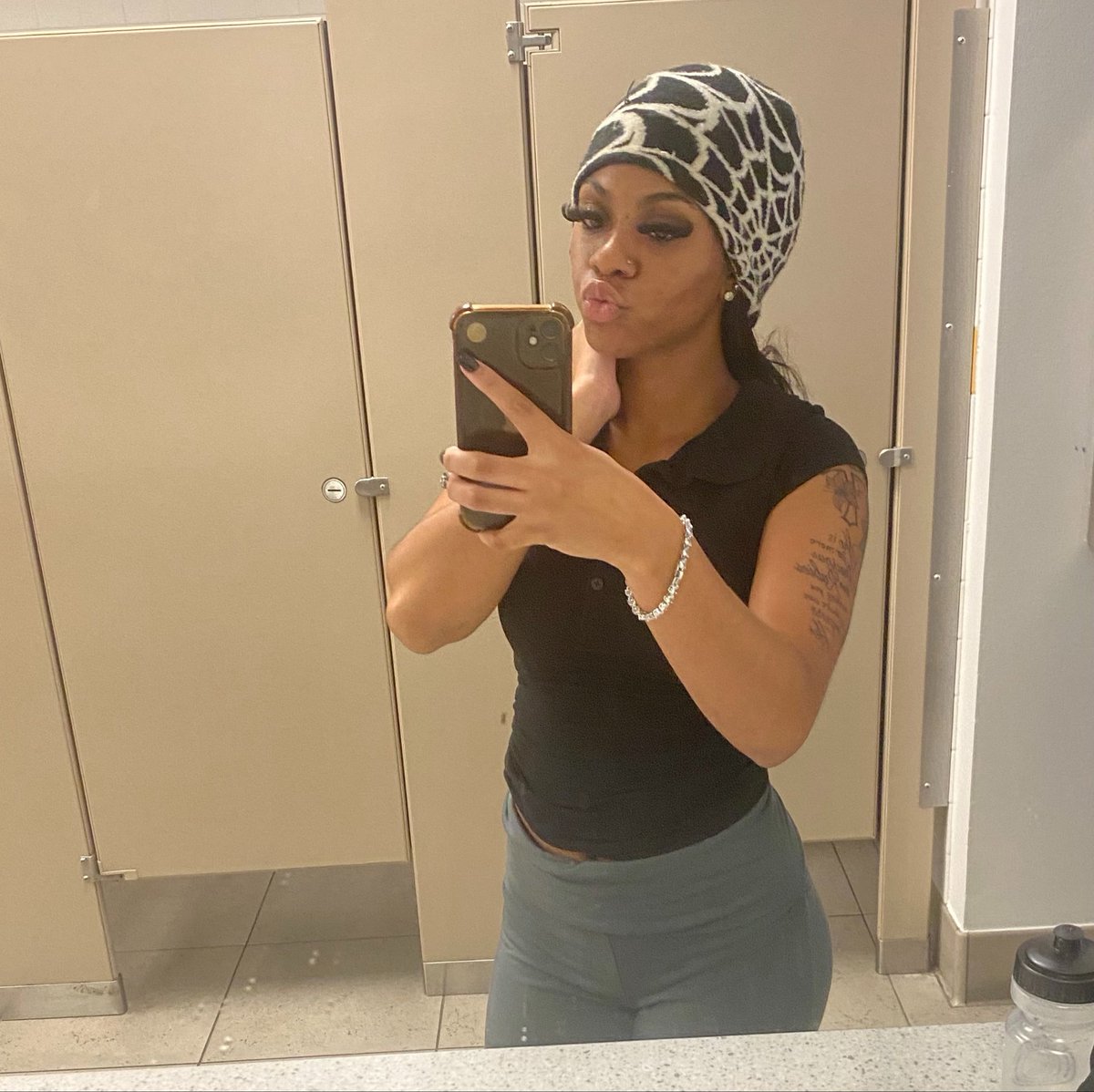 realslimegirl4's tweet photo. never gave ugly at work 😂😩 https://t.co/rPhnCNpMxP
