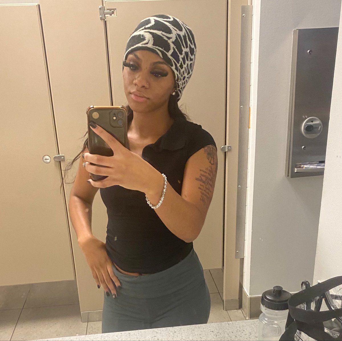 realslimegirl4's tweet photo. never gave ugly at work 😂😩 https://t.co/rPhnCNpMxP