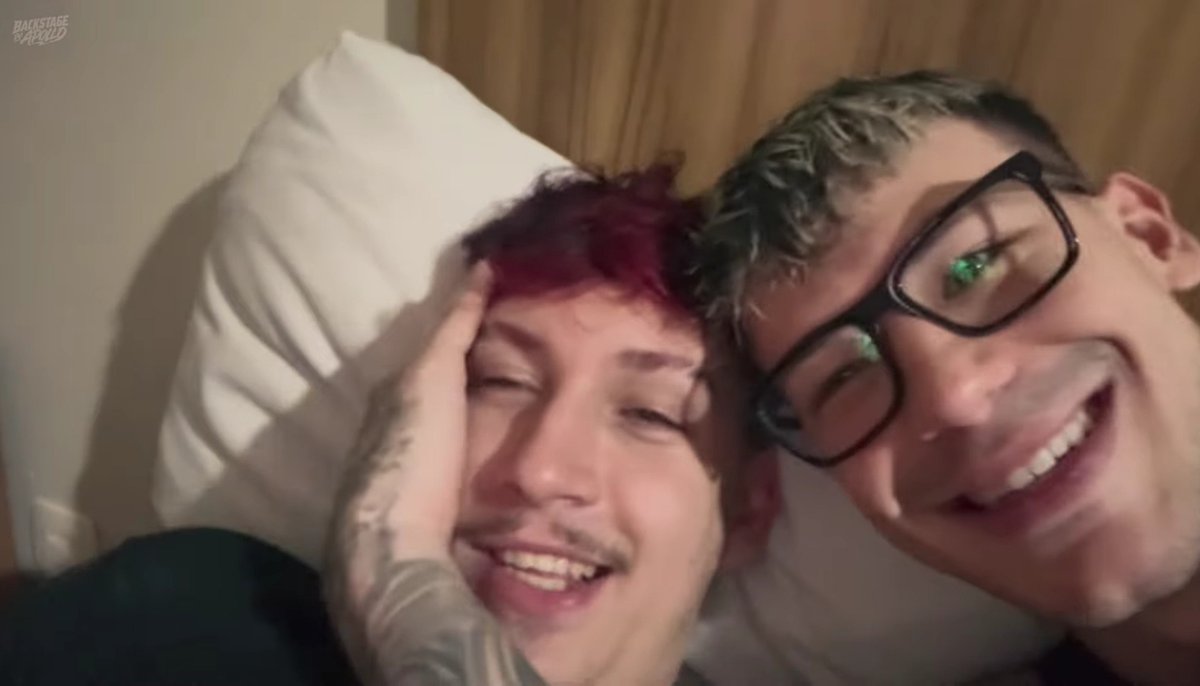 apollolovers's tweet photo. Alguém pode me explicar porq o tt apagou a foto do casal? 
Plataforma lixo! https://t.co/vM4f4xO7Rn