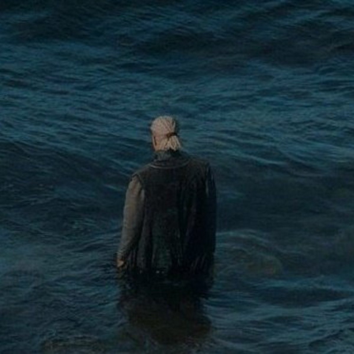 archangel_luke's tweet photo. Happy anniversary to lucerys pretending to play with his toy horse as he watches his father mourn in the sea, then saying he doesn't want the driftwood throne as it means his father and grandsire dying, only to lose laenor the next day 🥲 https://t.co/ezYlLXvdhy