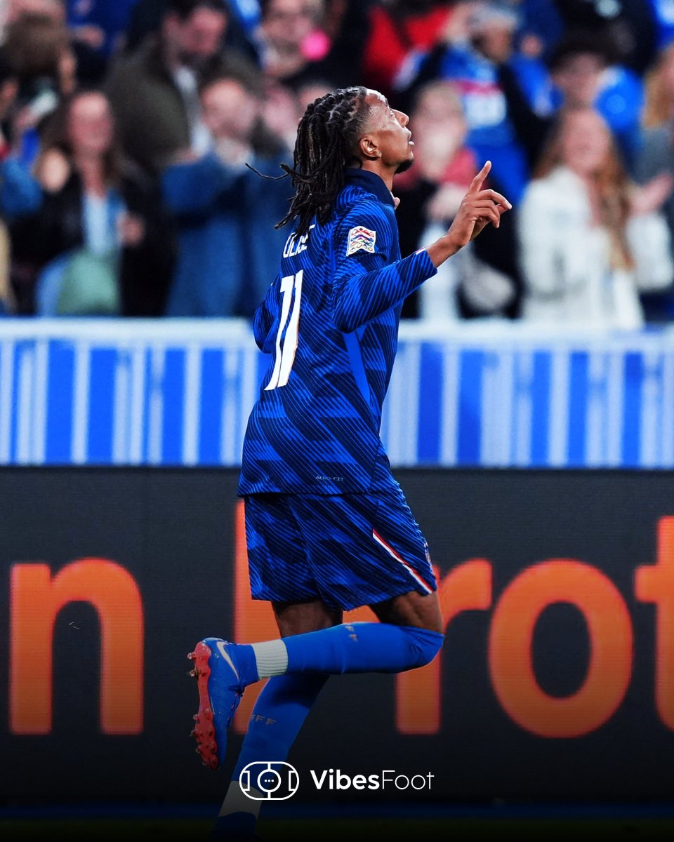 VibesFoot's tweet photo. La réaction de Zinédine Zidane après le but de Michael Olise 💙🇫🇷 https://t.co/xVkMhGmtfI