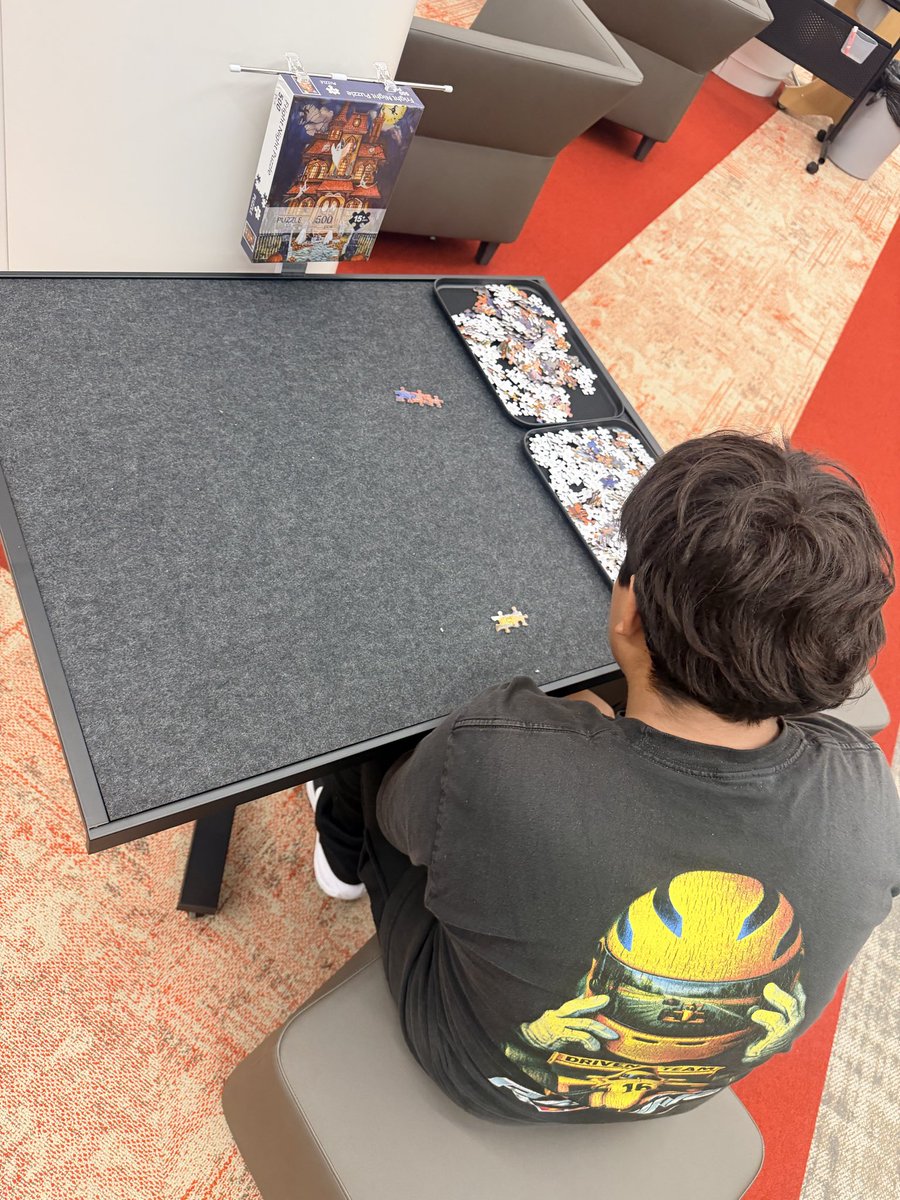 Katy_JHLibrary's tweet photo. Puzzle table alert! New & Already a Hit!! #tigersread @katy_libraries #NowTrending #PuzzleFun #LibraryFun #katylibraries https://t.co/xOzrSMPOGY