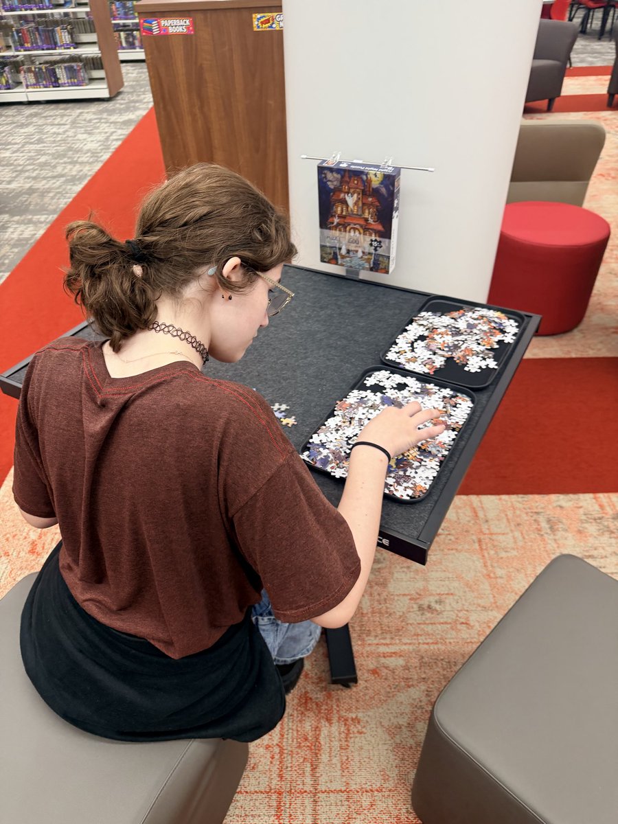 Katy_JHLibrary's tweet photo. Puzzle table alert! New & Already a Hit!! #tigersread @katy_libraries #NowTrending #PuzzleFun #LibraryFun #katylibraries https://t.co/xOzrSMPOGY