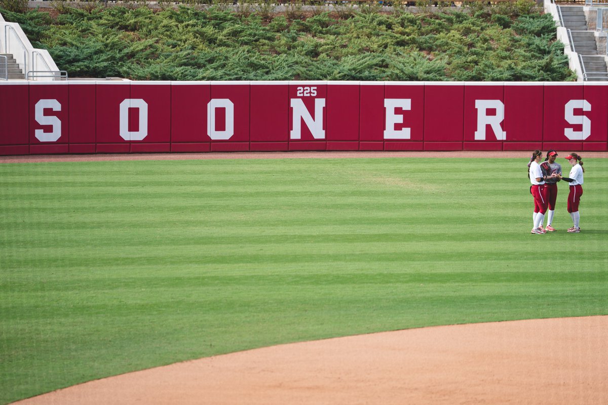 OU_Softball's tweet photo. see the Sooners tomorrow at 1!

🆚 » Tarleton State
🎟️ » https://t.co/G6glYWdhUi
🏟️ » gates open at noon
ℹ️ » 'This is Oklahoma' poster giveaway &amp; postgame autographs https://t.co/kw0zQoxw0Z