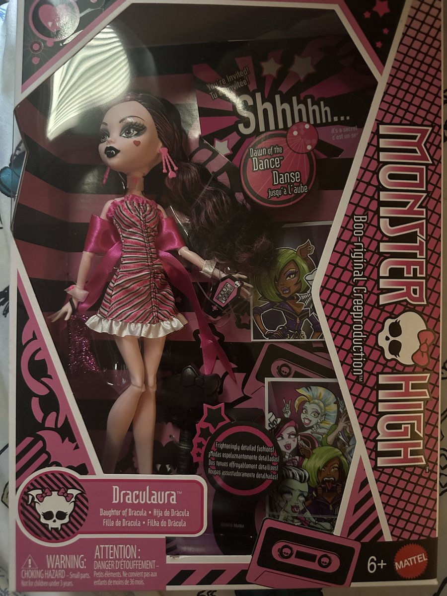 batlauras's tweet photo. ah she’s here! 🦇💕 I think her face looks alright! imma stare at it.. but regardless keeping her #inthebox https://t.co/F2t9rMnuzS