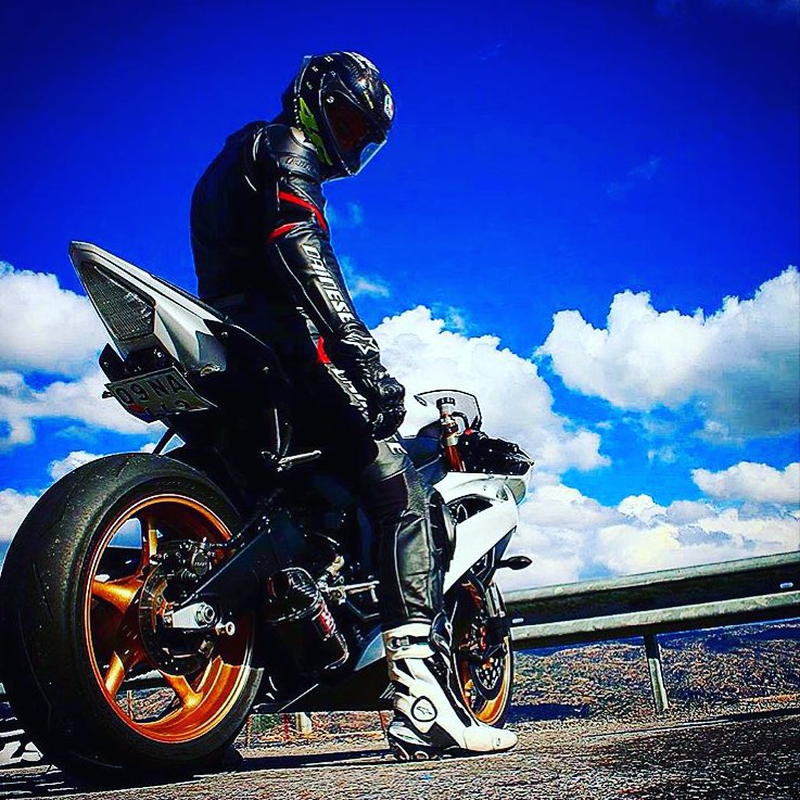 MoreMotorcycles's tweet photo. #Yamaha R6 https://t.co/n3kk7Xr7QX