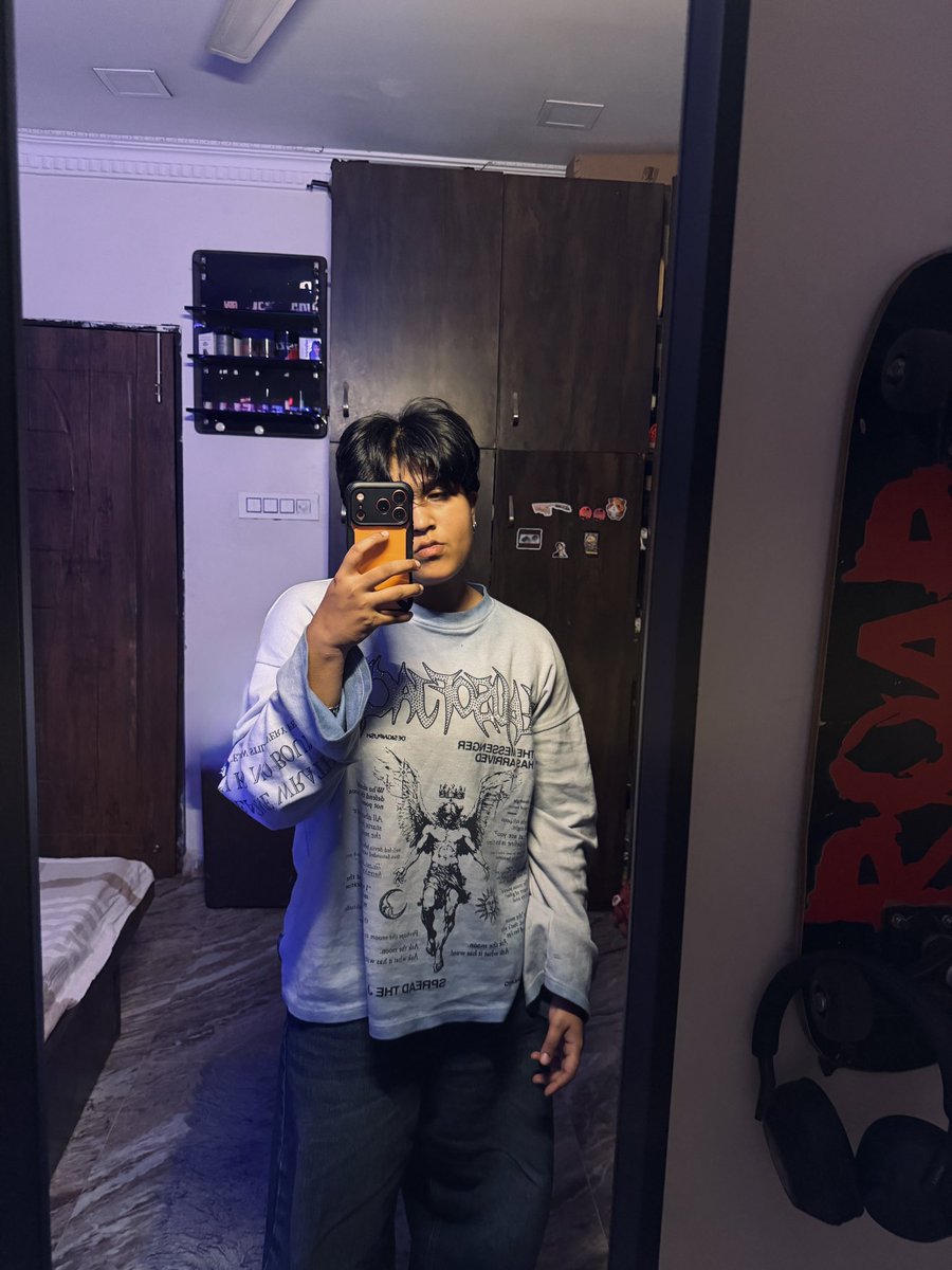 zestybilla's tweet photo. listening to skin by mac miller https://t.co/MX4VEh6A0s