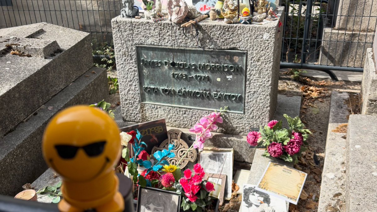 KyleOnKeys's tweet photo. Samir had a blast with fans in Morocco, and he is currently in Paris with a new friend. Looks like he’s visiting Jim Morrison‘s grave, riding out the storm https://t.co/0PHbHHJMdm