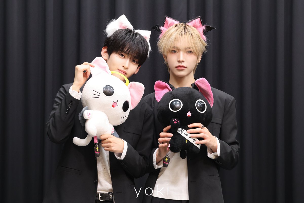 yokitokiS2's tweet photo. 261002 
재냥이랑 토냥이랑 냥냥냥🐾

#idntt #아이덴티티 #토와 #재영
#이재영원히_빛날_스무살
#재냥이_생일츄카냥_냐냥 https://t.co/TEU7K1J641