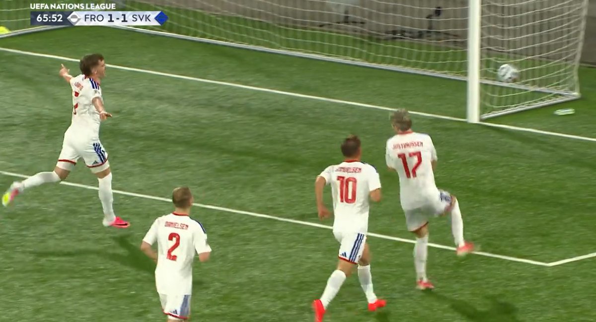 foet247europa's tweet photo. Faroe Islands 1 Slovakia 1. Justinussen #FROSVK https://t.co/cGRC7PMEHc