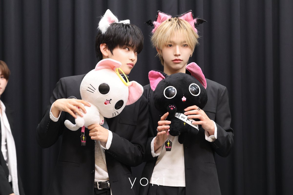 yokitokiS2's tweet photo. 261002 
🫶🏻❓👀🐈‍⬛

#idntt #아이덴티티 #토와 #재영
#이재영원히_빛날_스무살
#재냥이_생일츄카냥_냐냥 https://t.co/jGLVkxyeCN