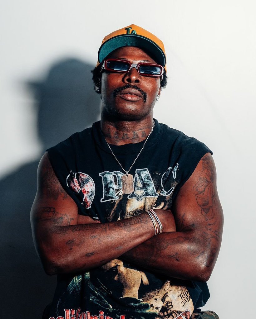 Damxvexo's tweet photo. Name one Asake Albums that is 10/10 https://t.co/6pH1mgIYMo