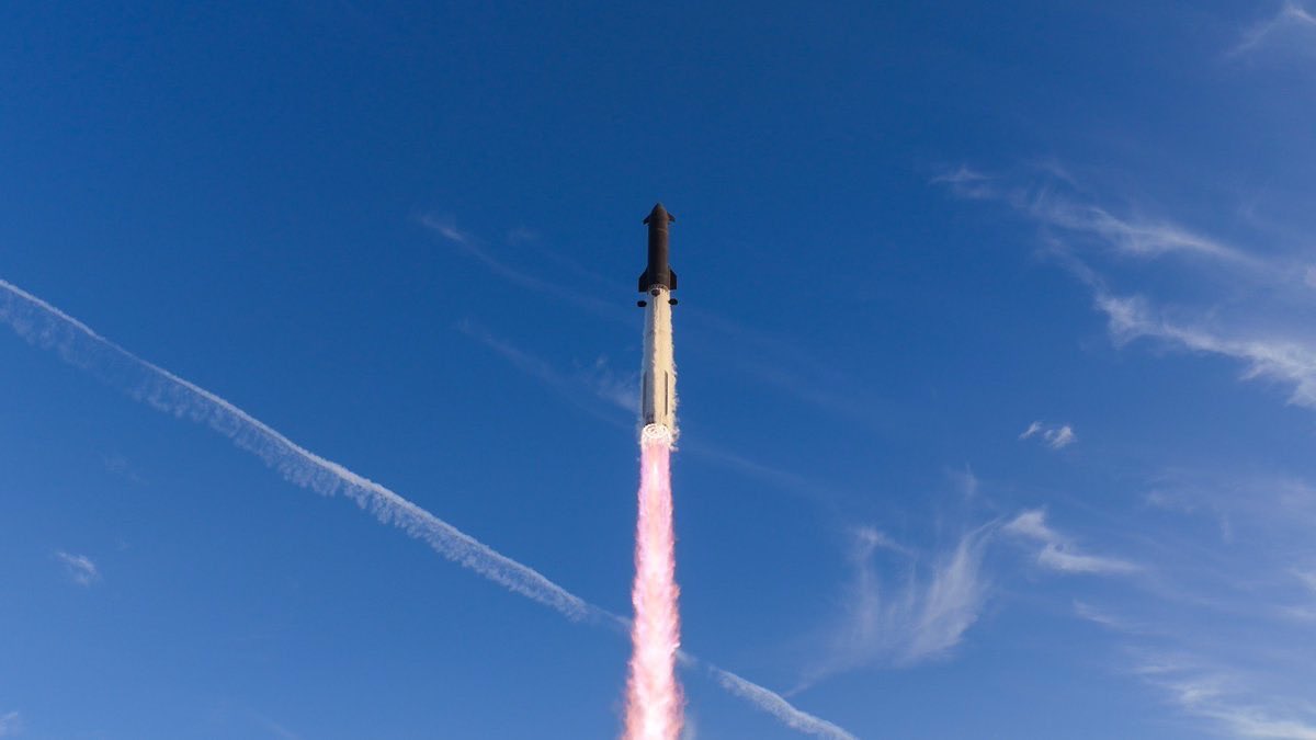 Rocketman_hs's tweet photo. Starship Flight 14, the first morning launch from Starbase since Flight 5. https://t.co/r3ZIykm7Ni