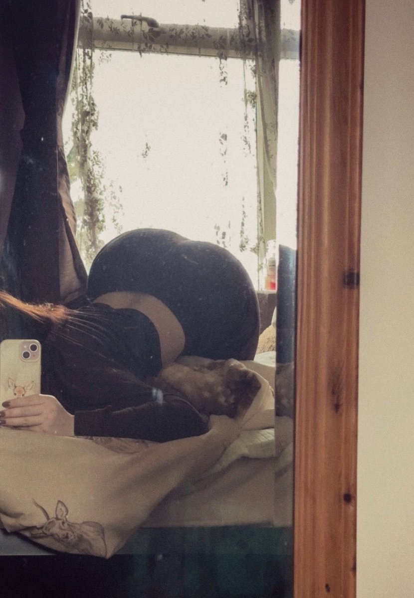 yalliey's tweet photo. bend me over #nsfwtwtًًً  #nsfwtwtًً https://t.co/1a0vpNzDVf
