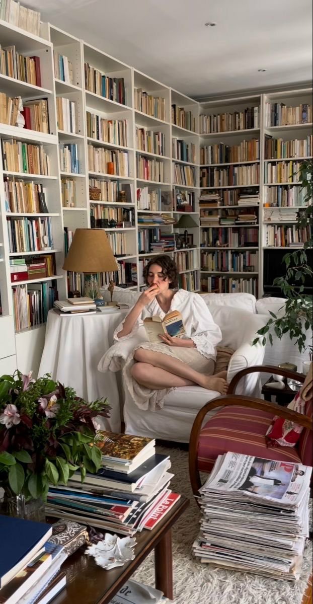 nyliava's tweet photo. manifesting a big home library full of books 📚 https://t.co/zSnlgKh4E6