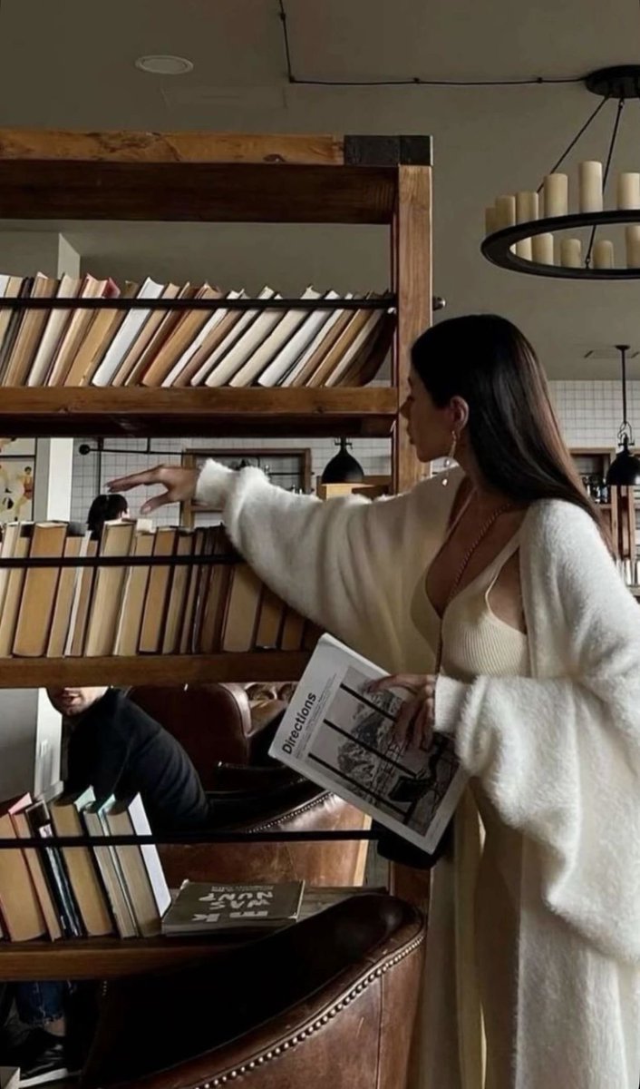 nyliava's tweet photo. manifesting a big home library full of books 📚 https://t.co/zSnlgKh4E6