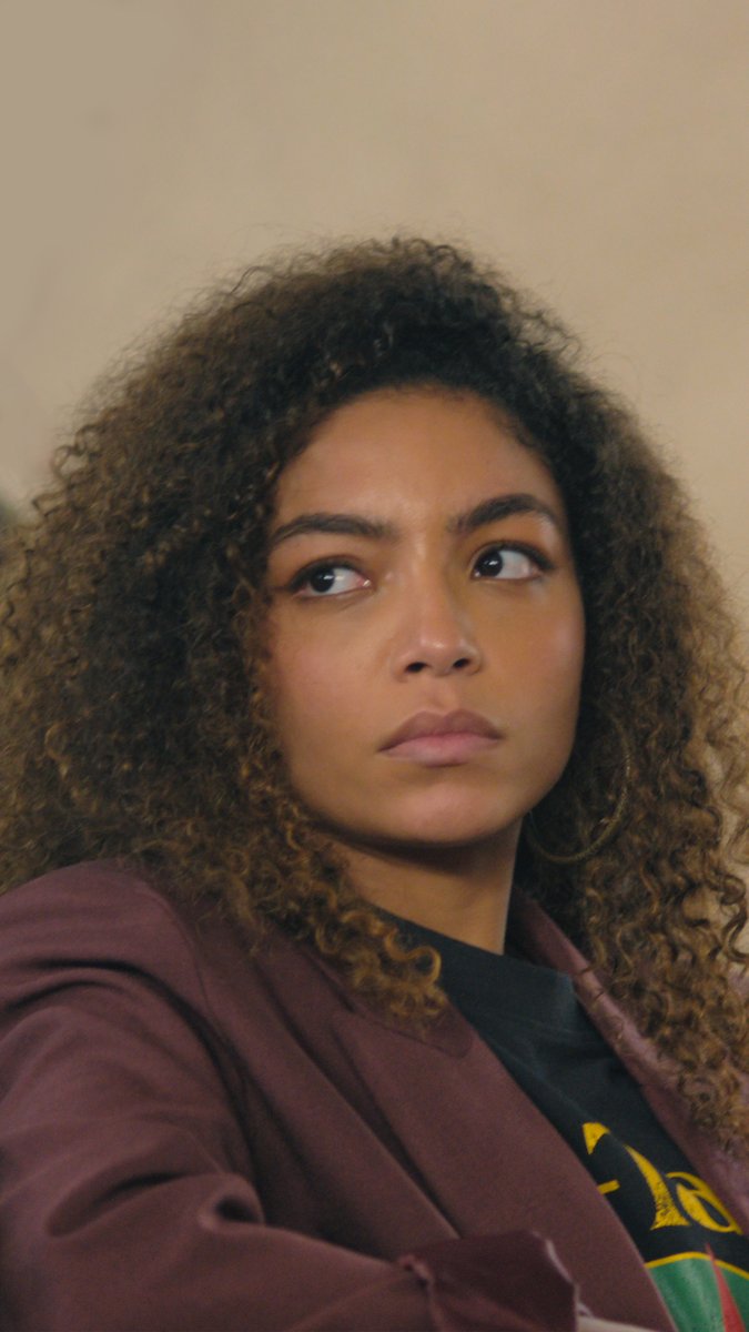 NetflixBrasil's tweet photo. Se a Any Gabrielly me olha assim, eu me travo toda. https://t.co/Q8hKWzjuT7