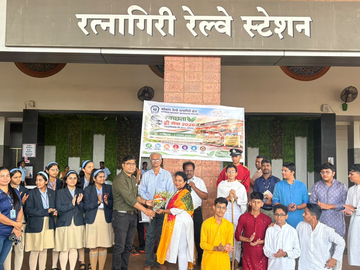 KonkanRailway's tweet photo. #SwachhataHiSeva2026 | A Prabhat Pheri and Nukkad Natak were organised by Podar High School students at Ratnagiri Railway Station, spreading the message of cleanliness and civic responsibility.
#SwachhBharat #SadarSeva https://t.co/tFcZ2b5lVg