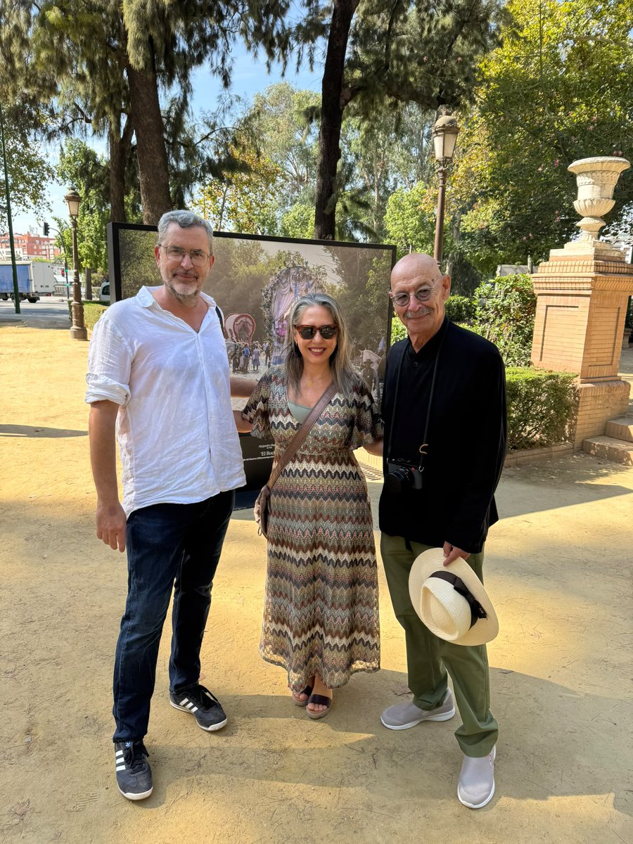 marramirez's tweet photo. Hoy se inauguró en Sevilla. Allí estaban con fotos expuestas @PabloJulia, apreciado compañero @FCom_US, y también @AleRuesga, que lleva su ejercicio profesional a las aulas en el Master de Periodismo Deportivo. https://t.co/3dZtI2KSrg