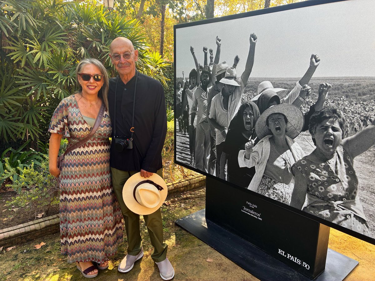 marramirez's tweet photo. Hoy se inauguró en Sevilla. Allí estaban con fotos expuestas @PabloJulia, apreciado compañero @FCom_US, y también @AleRuesga, que lleva su ejercicio profesional a las aulas en el Master de Periodismo Deportivo. https://t.co/3dZtI2KSrg