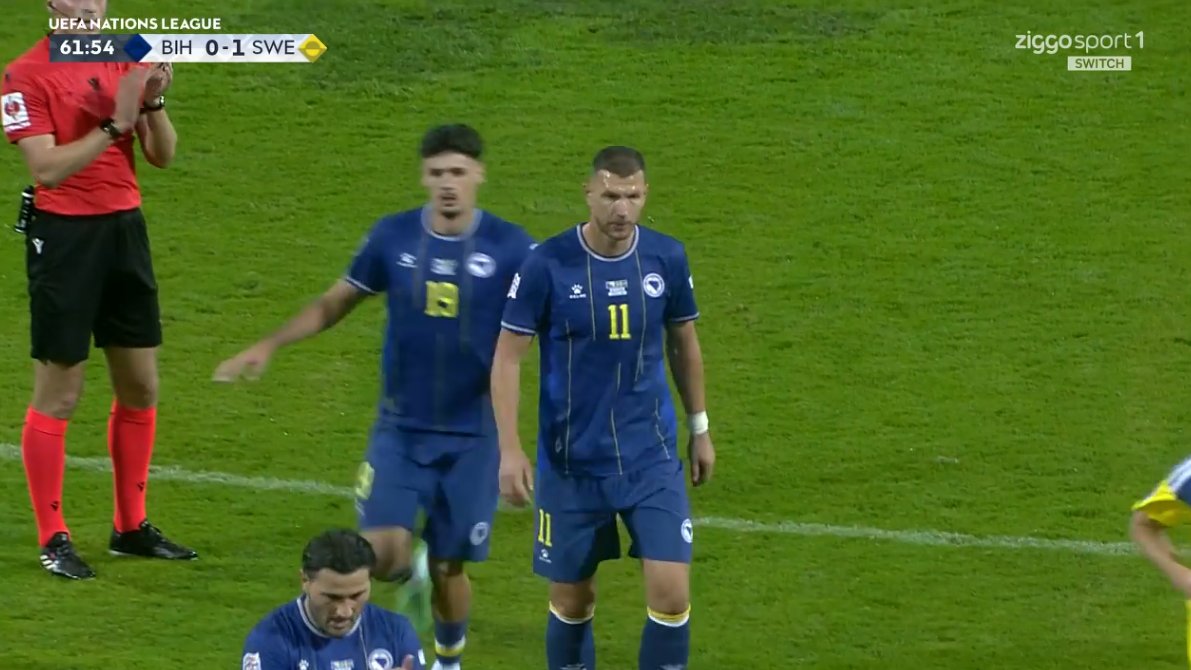 foet247europa's tweet photo. Edin Džeko has officially retired from international football. #BIHSWE https://t.co/1cHNCqS87L