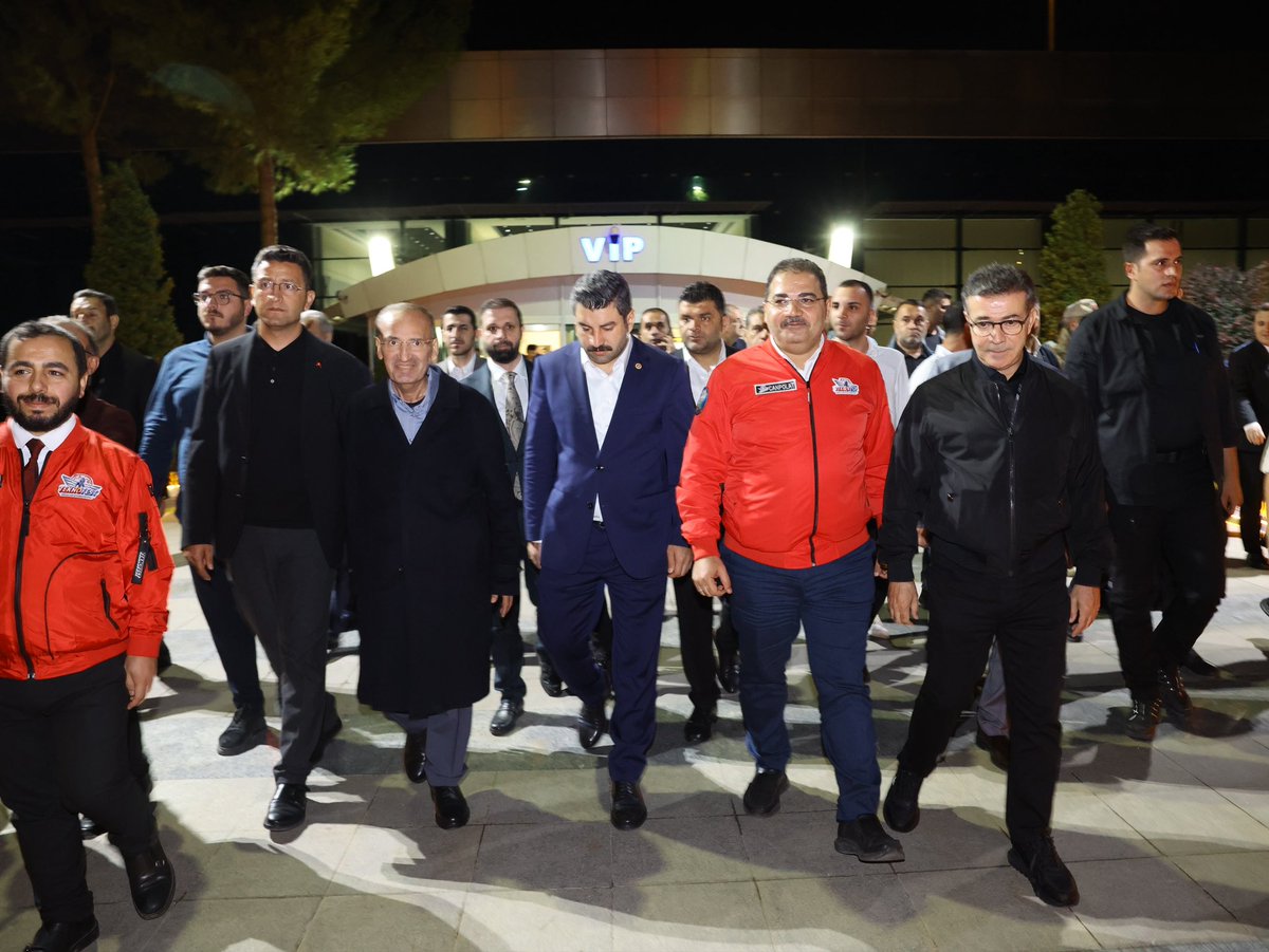 bucakalimurat82's tweet photo. Şanlıurfa Milletvekilimiz, TBMM Başkan Vekilimiz Sayın Bekir Bozdağ’ı Şanlıurfa’mızda havalimanında karşıladık.

TEKNOFEST heyecanını Şanlıurfa’ya kazandıran Sayın Bozdağ, yarın Cumhurbaşkanımız Sayın Recep Tayyip Erdoğan’ın teşrifleriyle gerçekleştirilecek TEKNOFEST programı ve Şanlıurfa Şehir Hastanemizin açılışı öncesinde şehrimize gelerek sahadaki hazırlıkları yerinde değerlendirdi.

Şanlıurfa’mız için gurur ve heyecan dolu, tarihi bir günün arifesindeyiz.

@RTErdogan 
@bybekirbozdag 
@abuyukgumus 
@mustafademir 
@milhamigunbegi 
@Cengizozeyran82