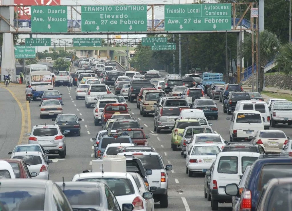 diariosdrd's tweet photo. Santo Domingo Este registra 1.22 millones de viajes internos diarios y 303 mil desplazamientos con el Distrito Nacional, en ambas direcciones.

#SDE #SantoDomingoEste #Movilidad #Intrant #Transporte #Tránsito #RD #DSD
🔗https://t.co/E3B15feNfJ https://t.co/AWL3F3KDsV