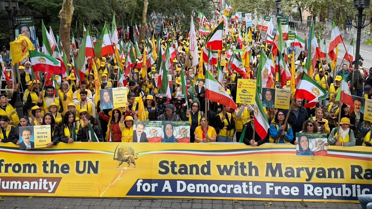 sadafebrahimi1's tweet photo. 🔥Regime change🔥 in Iran can and will happen only by the people of Iran and #MEKResistanceUnits with the leadership of #Maryam_Rajavi, president-elect of #NCRIAlternative.✌️✌️ https://t.co/T2BzaNpPws