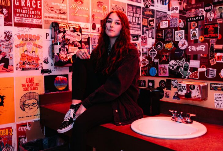 musicconnection's tweet photo. Alt-acoustic artist Nicole Alexis (a.k.a N/A) dropped her debut Mirrors &amp; Smoke EP, then announced that she was signed to Hardworking Record Company.🔥 🎼 

Read her full signing story on our website here👇️ 
https://t.co/ldPvlrks2q

#nicolealexis #altacoustic #signed https://t.co/Rv8Bj3xzFN