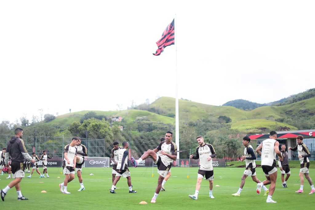 flamengandorj's tweet photo. Flamengo treina, nesta sexta (02), no Ninho do Urubu. https://t.co/qJuSIl3Tjc