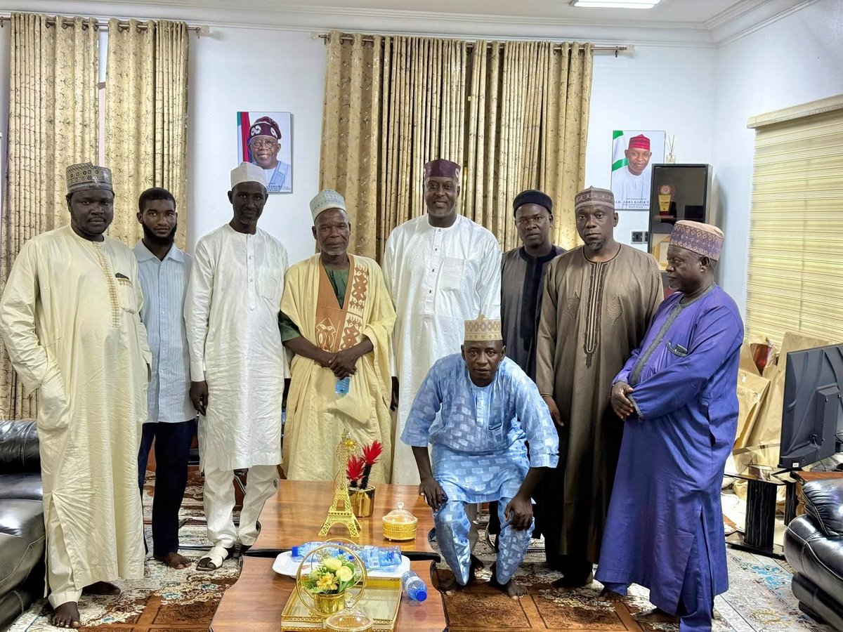 attajiree_atiku's tweet photo. Wuta ta mutu 
Mai girma DG Protocol Abdullahi Ibrahim Na godiya da wannan ziyara. 🙏

#Goagain
#1millionvotes4aky 
#kanofirst https://t.co/ttXMwrqIEu