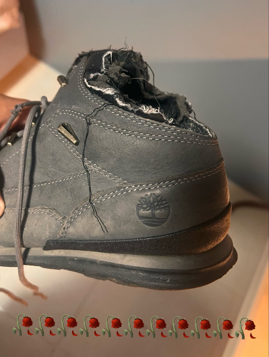AFelnene's tweet photo. Hice una pijamada con mi hijo y los zapatos más cómodos que he tenido en toda mi vida se quedarán en mi memoria… 🪦👟🥀🥀 https://t.co/wRAtKwL64y