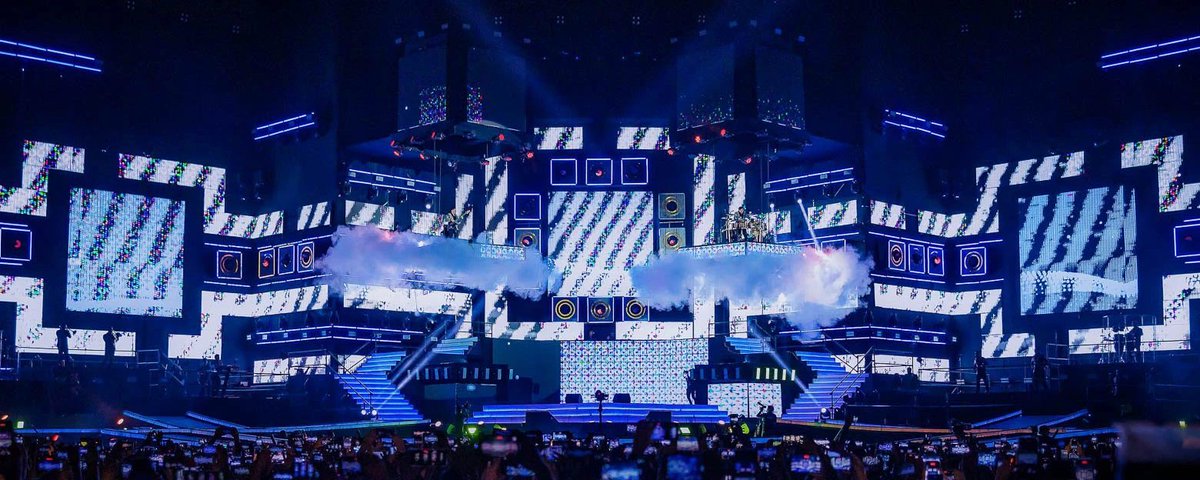 kookcit's tweet photo. LITERALMENTE ESTE FUE EL ESCENARIO DE GRUPO 5 con todo escalera encima doble plataforma en el ESTADIO SAN MARCOS y me van a decir que no por el peso????  @livenationperu https://t.co/akxD4tEuQc